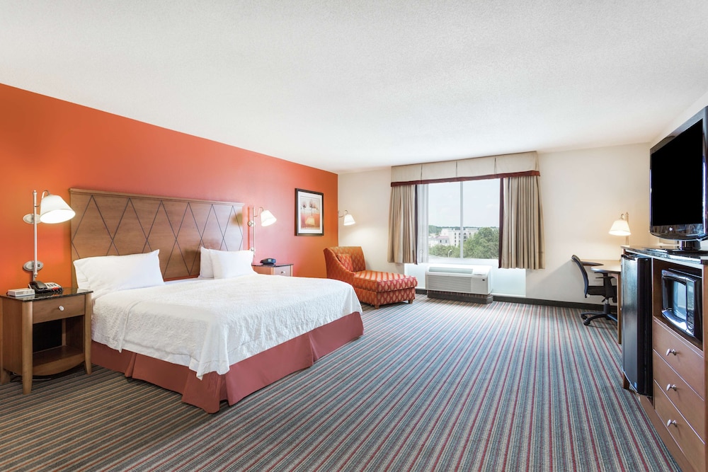 Hampton Inn Petersburg Southpark Mall - photo 10