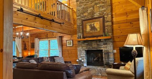 Hickory Creek Hideaway — Maggie Valley