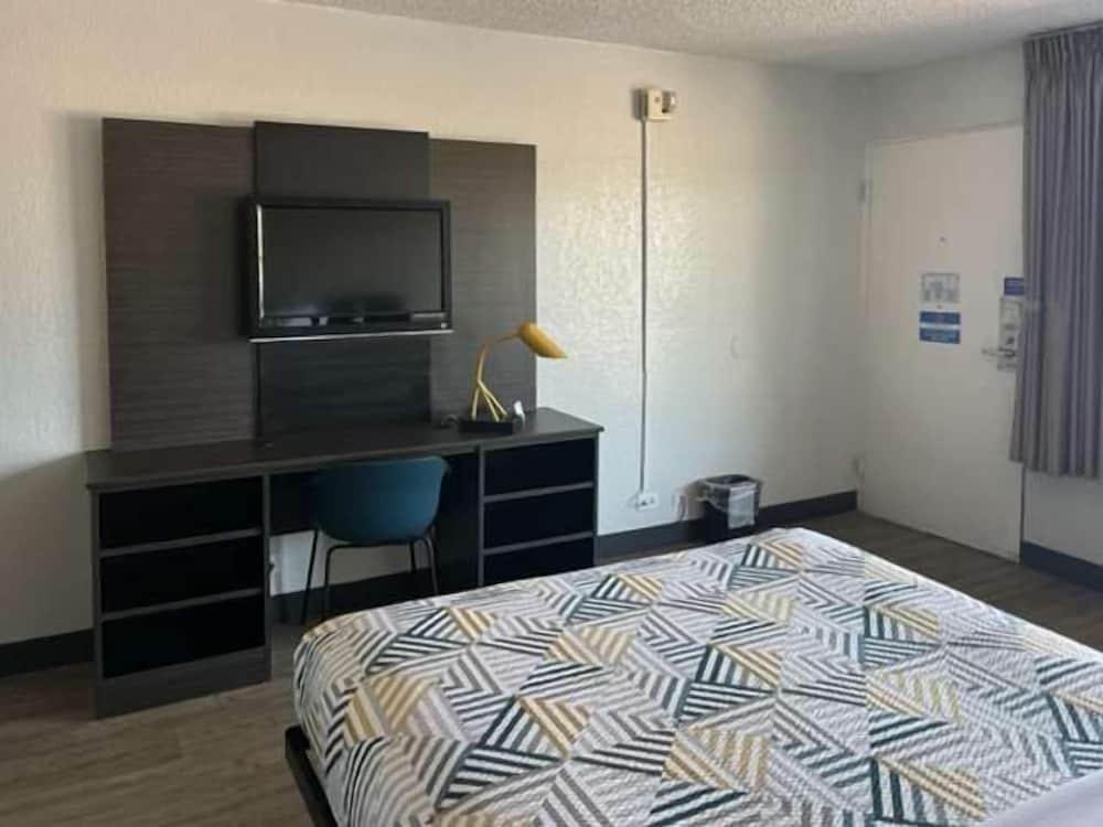 Motel 6 Spring Hill FL Weeki Wachee - photo 6