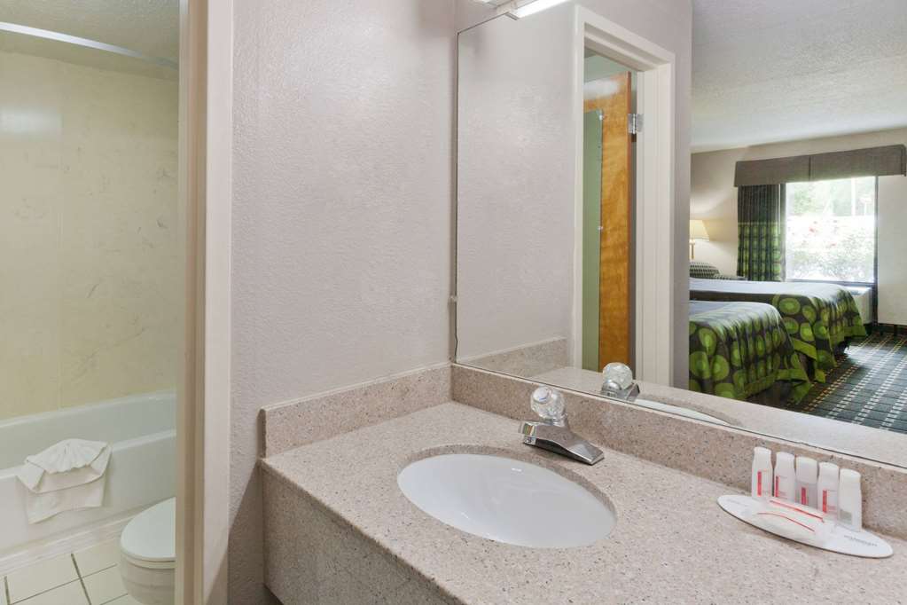 Super 8 by Wyndham Knoxville West Farragut - photo 12