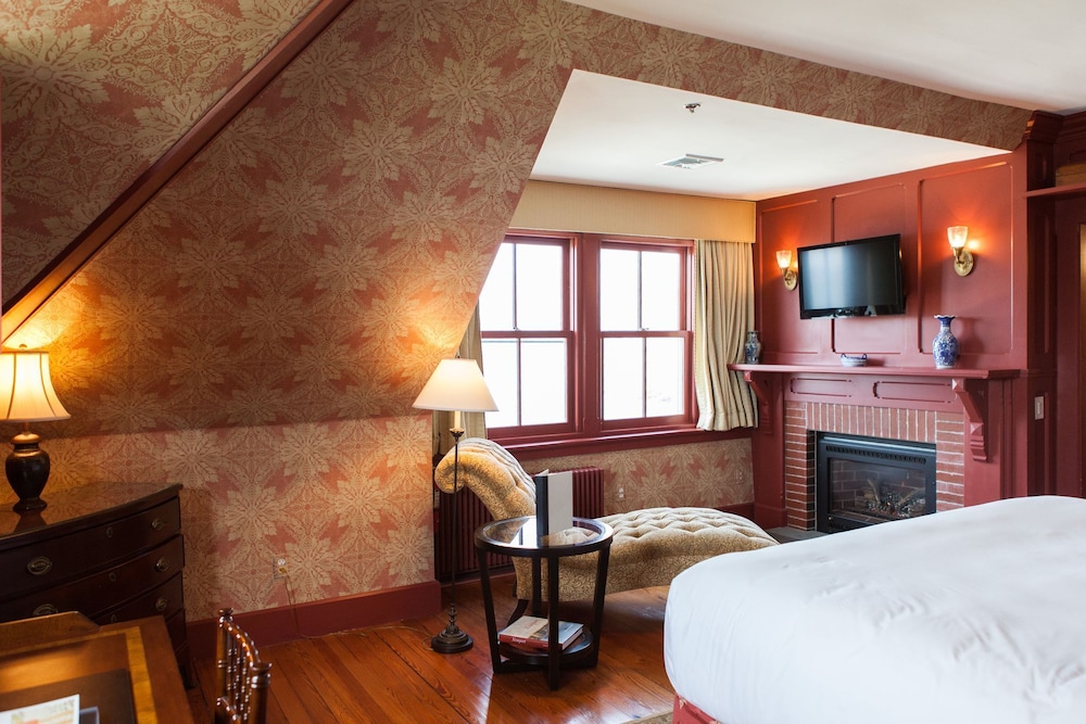 Castle Hill Inn - photo 9