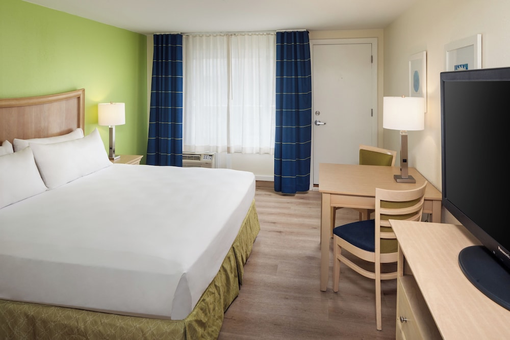 Surfside Hotel and Suites - photo 5