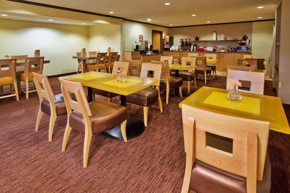 Travelodge by Wyndham Columbus State University - photo 14