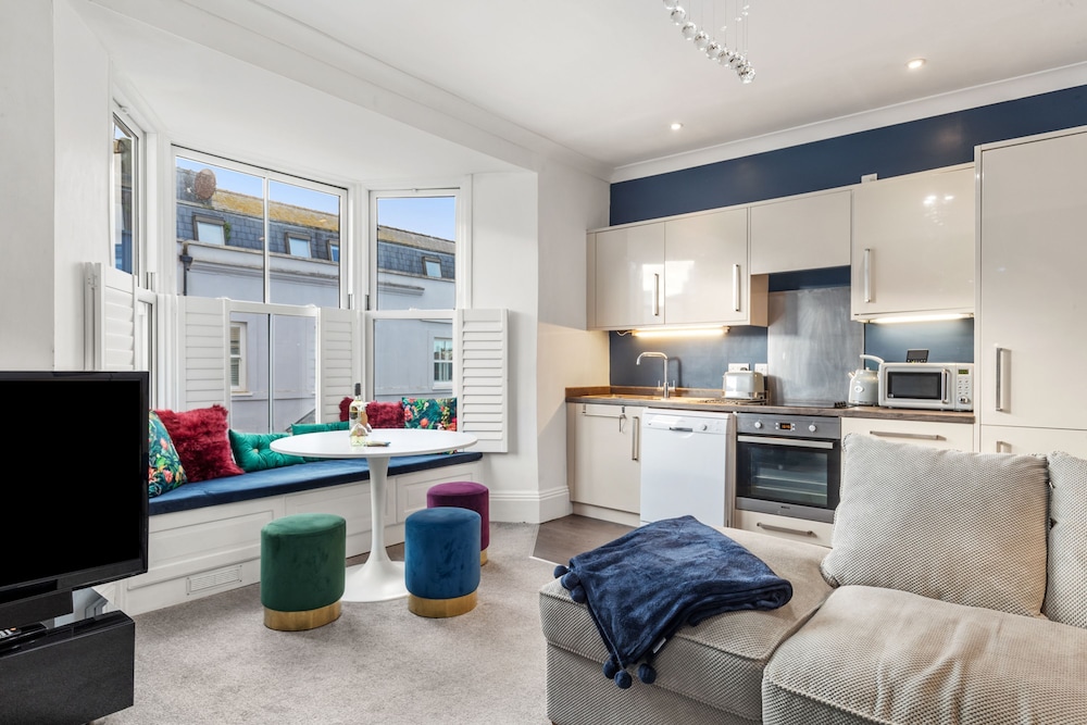 Caldey Bay Apartment Lovely Sea Views — 4-Star Luxury Hotel in Tenby, United Kingdom