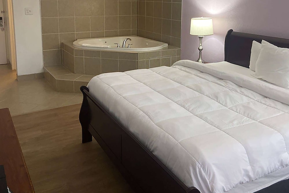 Ramada by Wyndham Butler Tesla Biohealing Resort - photo 28