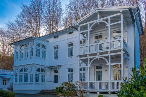 Ferienwohnung 9 Villa Eden — 4-Star Luxury Hotel in Ostseebad Binz, Germany
