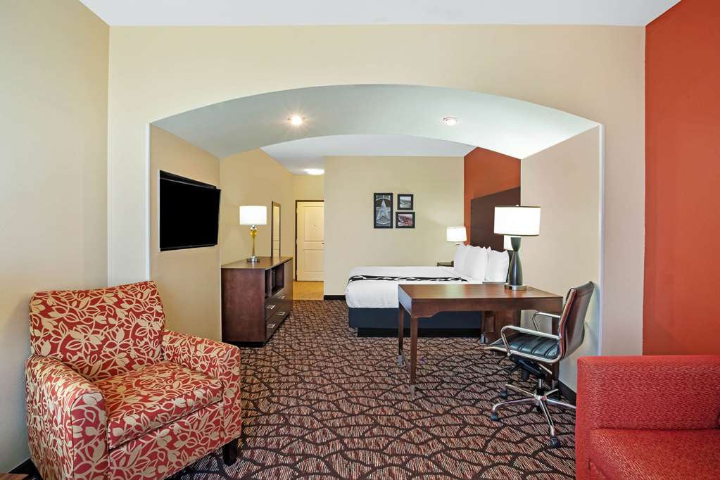 La Quinta Inn & Suites by Wyndham Pecos - photo 31