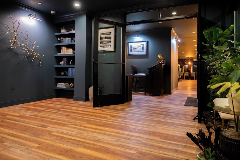 The Pathmaker Hotel - photo 81