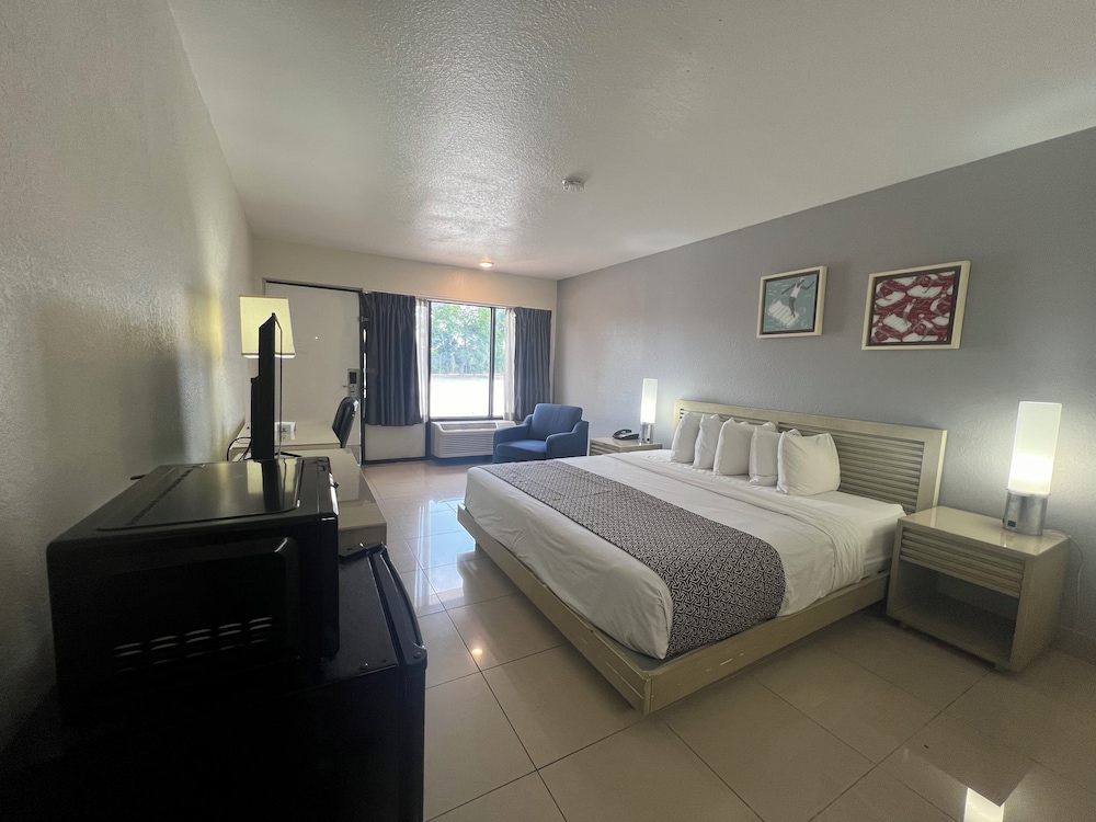 Garden Inn Homestead - photo 17