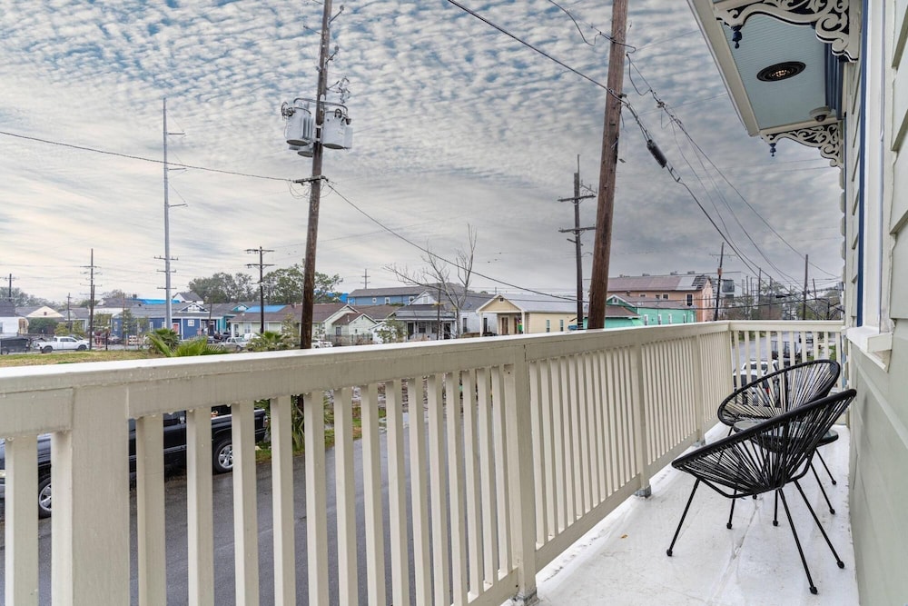 Mid City 2BR w Balcony Near Canal Streetcar - photo 4