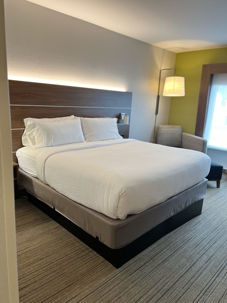 Holiday Inn Express & Suites Mobile University Area by IHG - photo 11