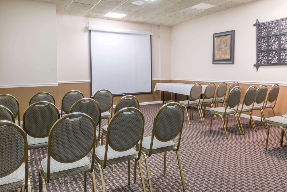 Ramada by Wyndham Vineland Millville Area - photo 25