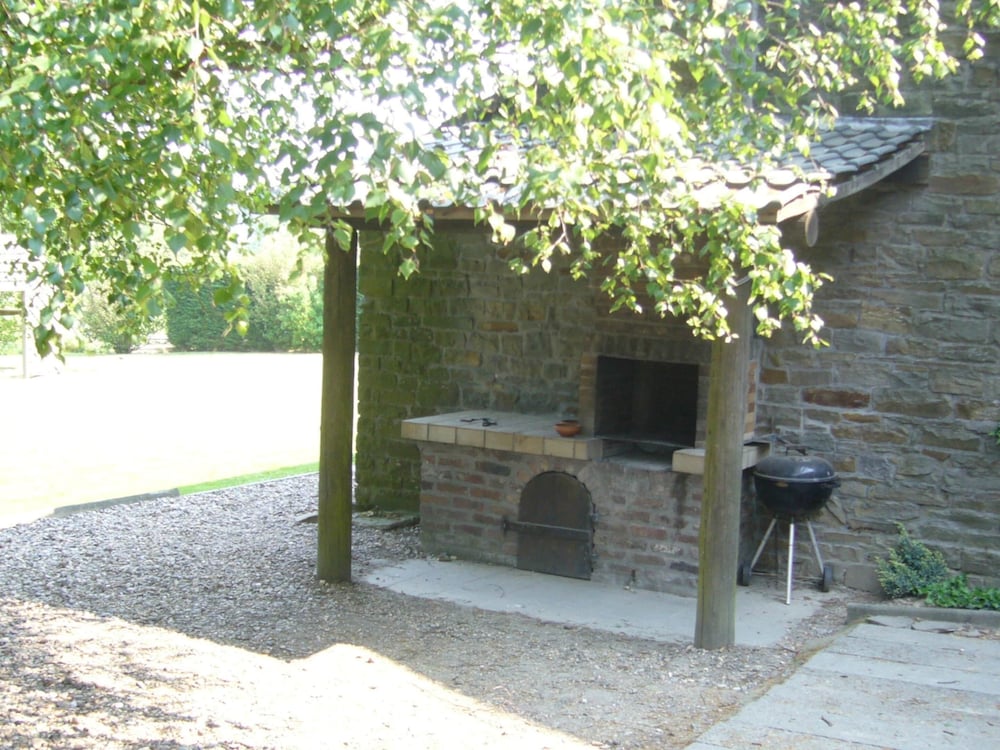 Group Getaway Villa Anthisnes — 4-Star Luxury Hotel in Anthisnes, Belgium