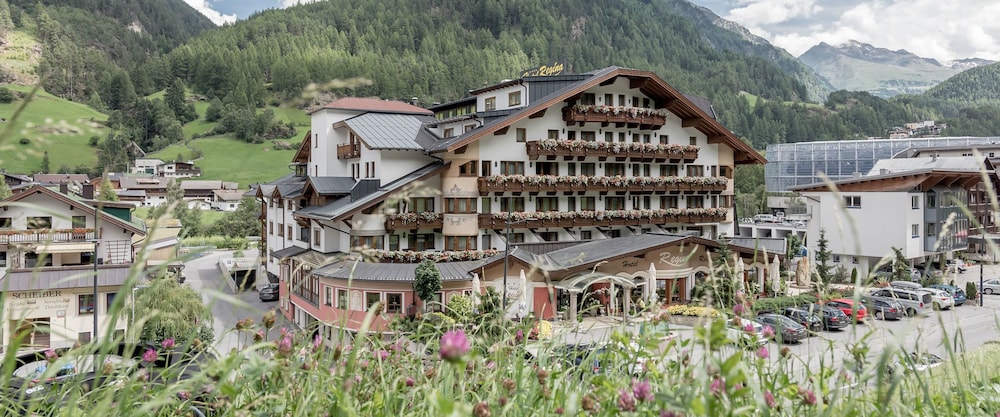 Hotel Regina - carbon neutral hotel in Soelden