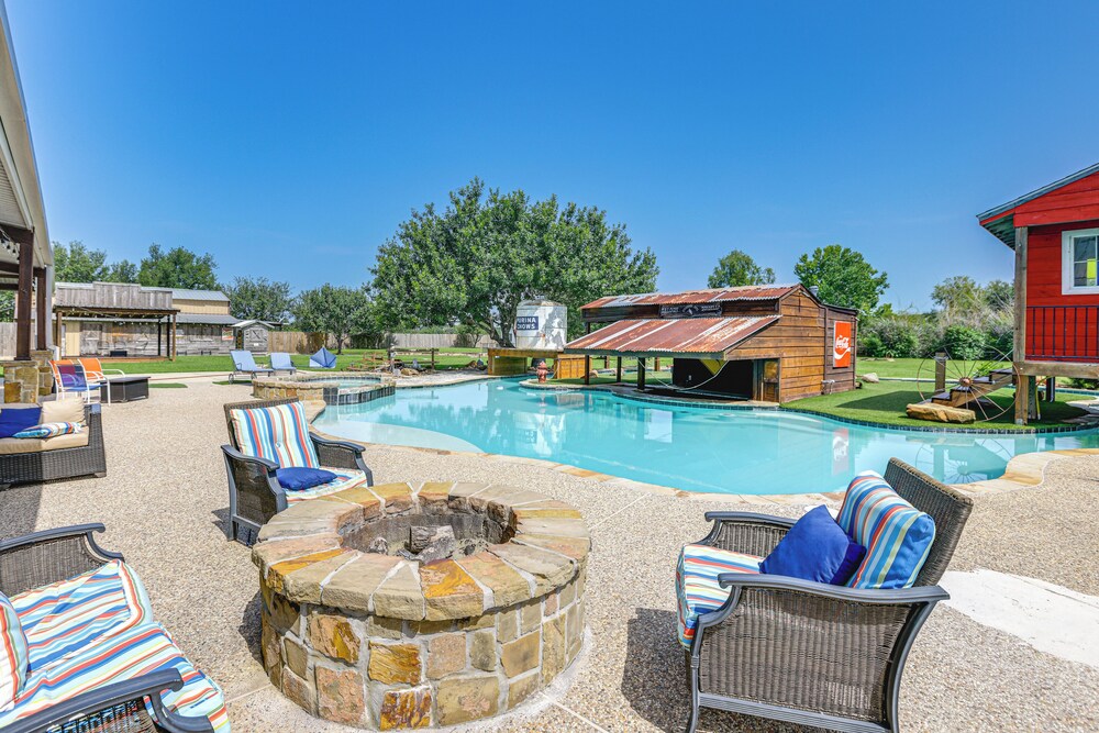 Lazy River Retreat in Cypress w Backyard Oasis — hotel in Cypress