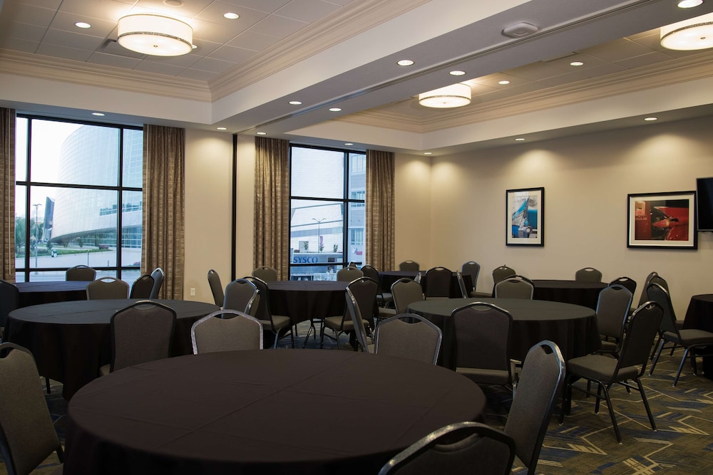 Hampton Inn & Suites Tulsa Downtown - photo 40