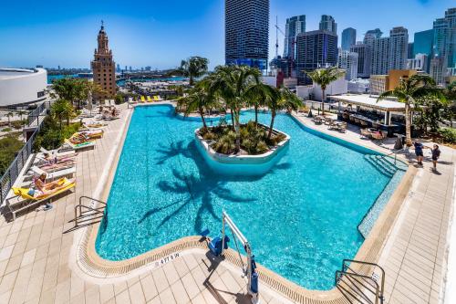 Stunning 2 Bed 2 Bath w balcony & incredible views — 4-Star Luxury Hotel in Miami, United States