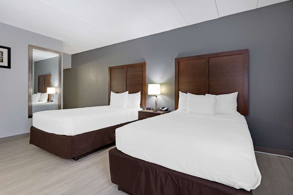 Clarion Hotel & Suites BWI Airport North - photo 18