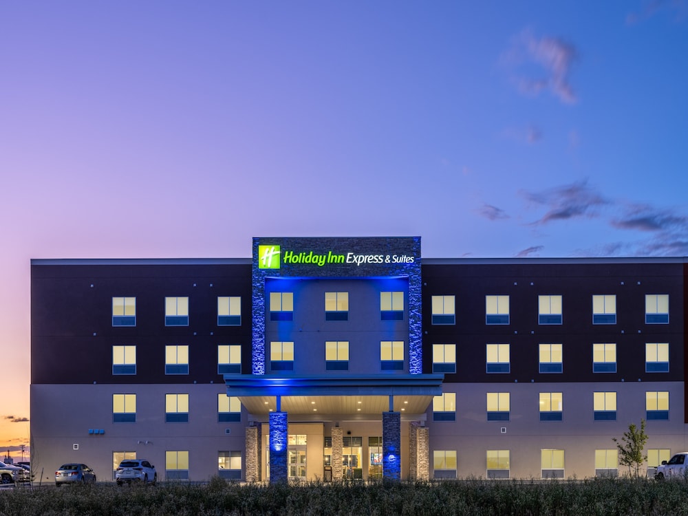 Holiday Inn Express & Suites Watertown by IHG - carbon neutral hotel in Watertown