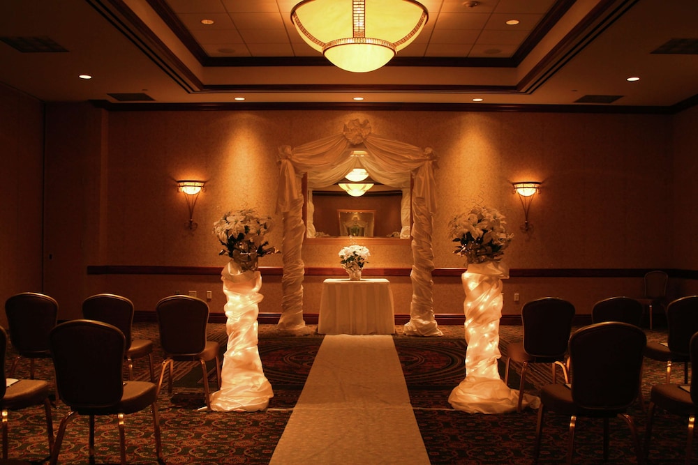 Hilton Garden Inn Milwaukee Northwest Conference Center - photo 40