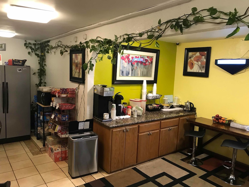 99 Palms Inn & Suites - photo 33