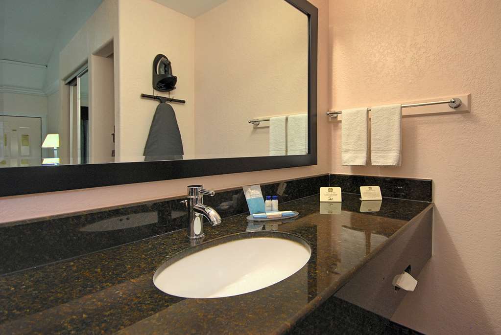 Americas Best Value Inn Sinton - photo 13