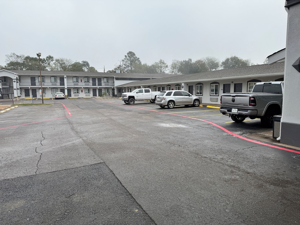 Continental Inn & Suites Nacogdoches TX SFA University Downtown - photo 63