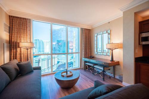 No Resort Fee Strip View Suite Free Valet Pool