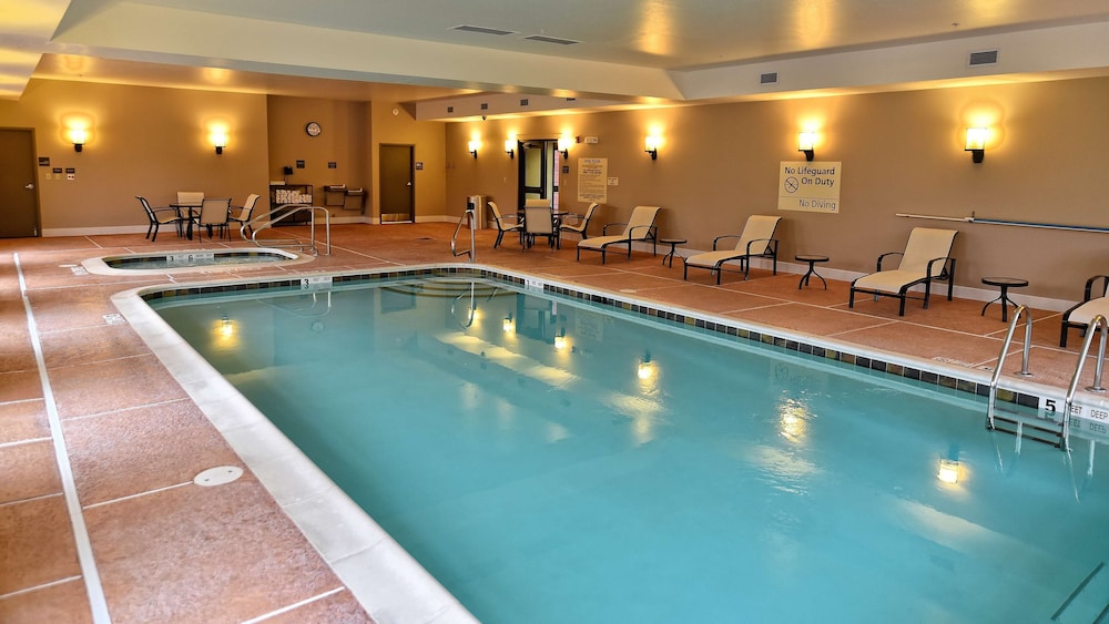 Hampton Inn Geneseo - photo 31