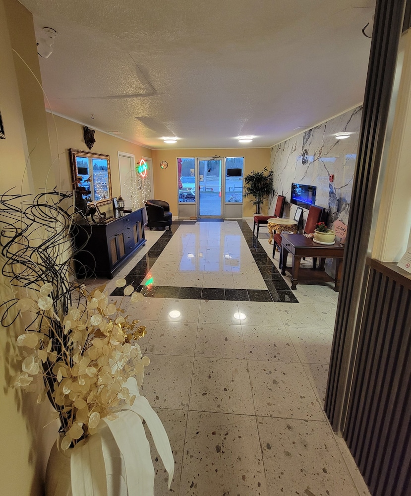 Grizzly Motel in Swan Hills, Canada