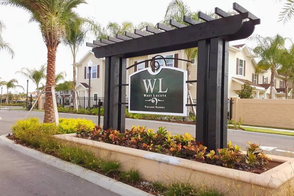 Fantastic Townhouse in Lux Community Sleeps 8 10' To Disney — 4-Star Luxury Hotel in Kissimmee, United States