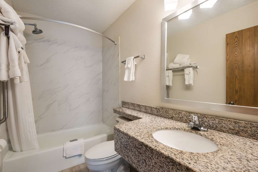 Best Western Mt. Pleasant Inn - photo 19