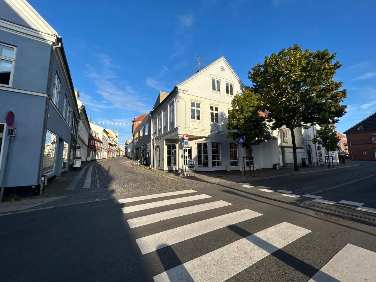 Hel bylejlighed i det gamle pulsernede Svendborg — 4-Star Luxury Hotel in Svendborg, Denmark