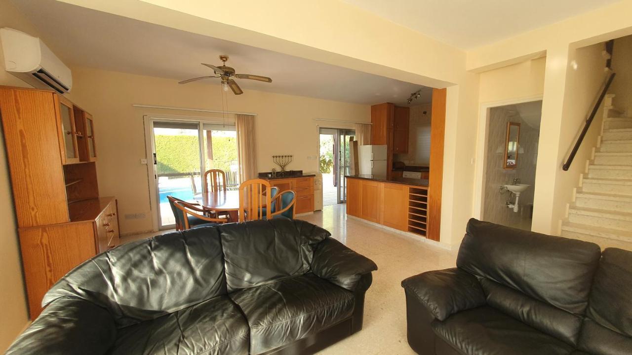 Villa Victoria 400 meters to the beach