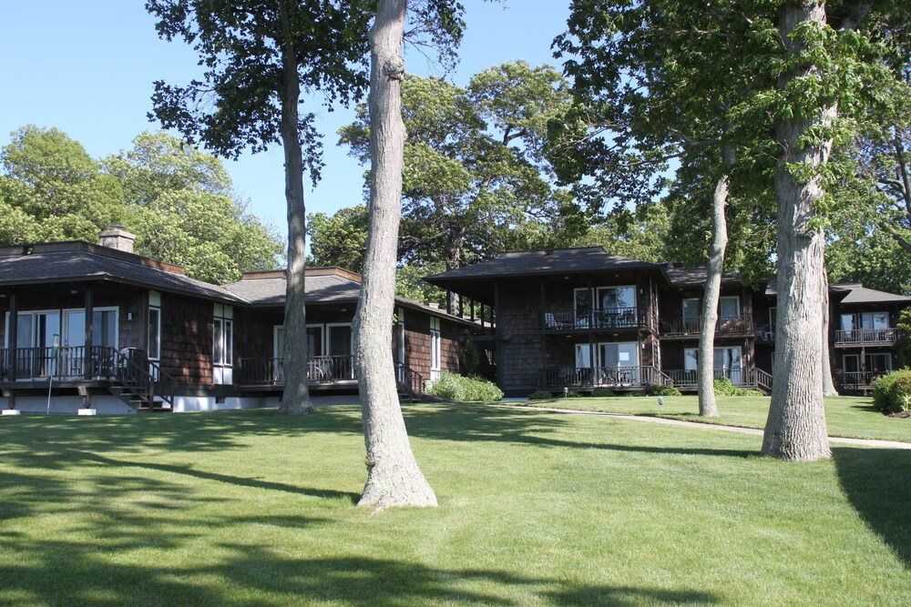 Dering Harbor Inn - photo 48