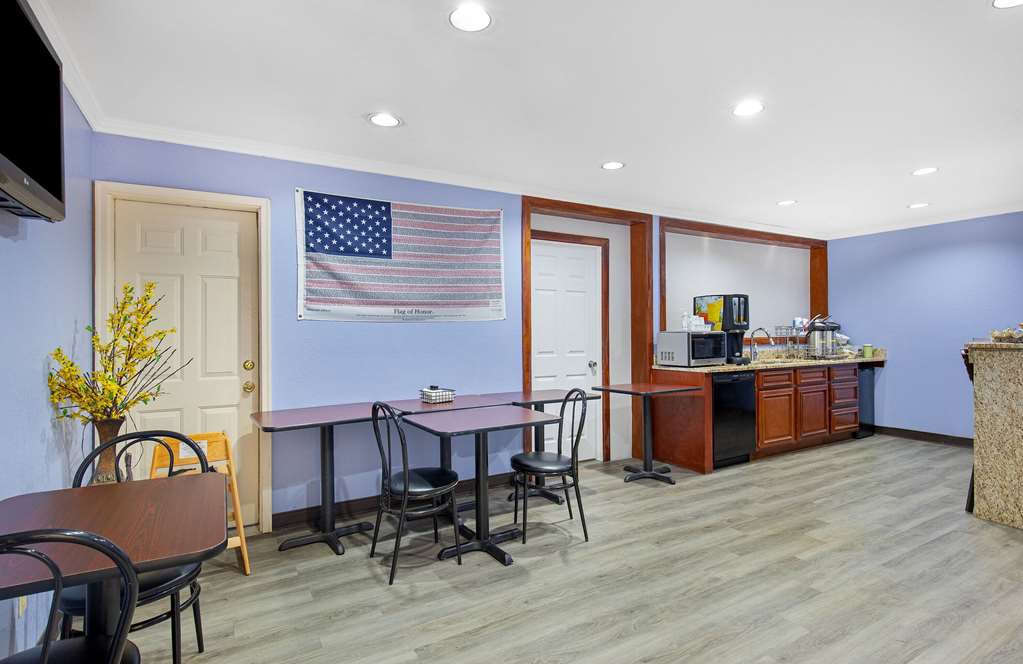 Days Inn by Wyndham Savannah - photo 36