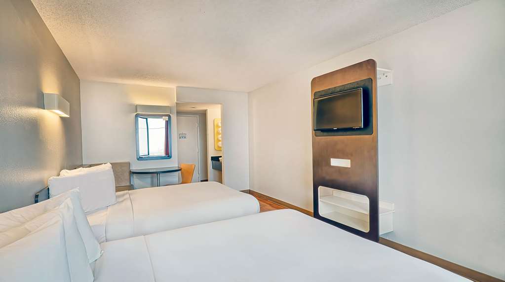 Motel 6 Los Angeles CA Los Angeles LAX - photo 25