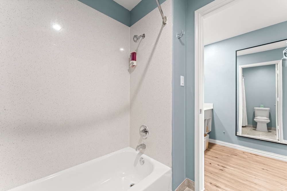 Executive Inn & Suites Magnolia - photo 16