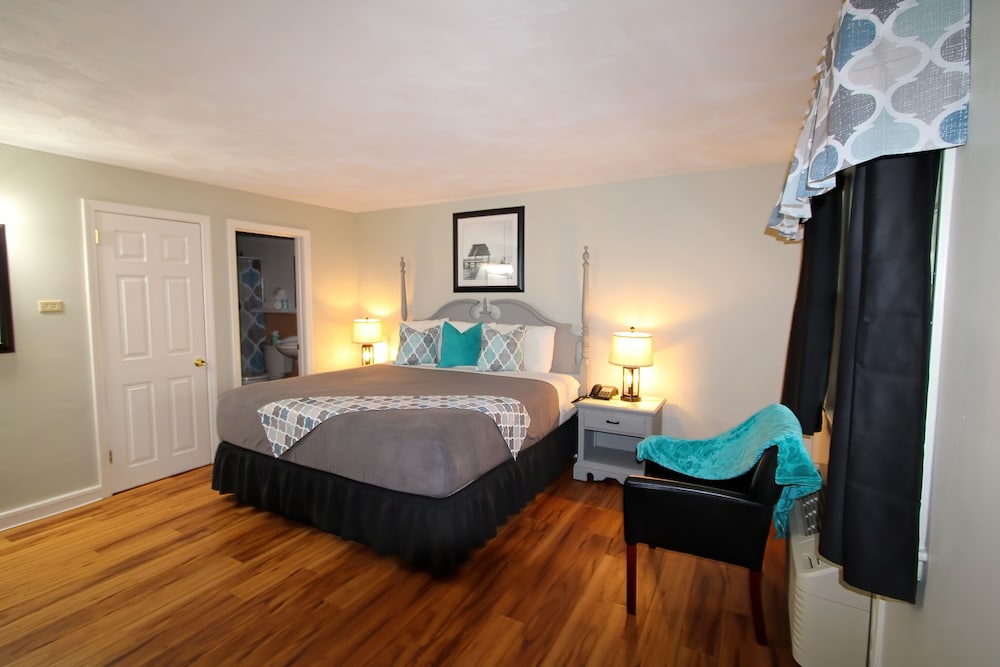 Colonial Inn Seekonk - photo 13