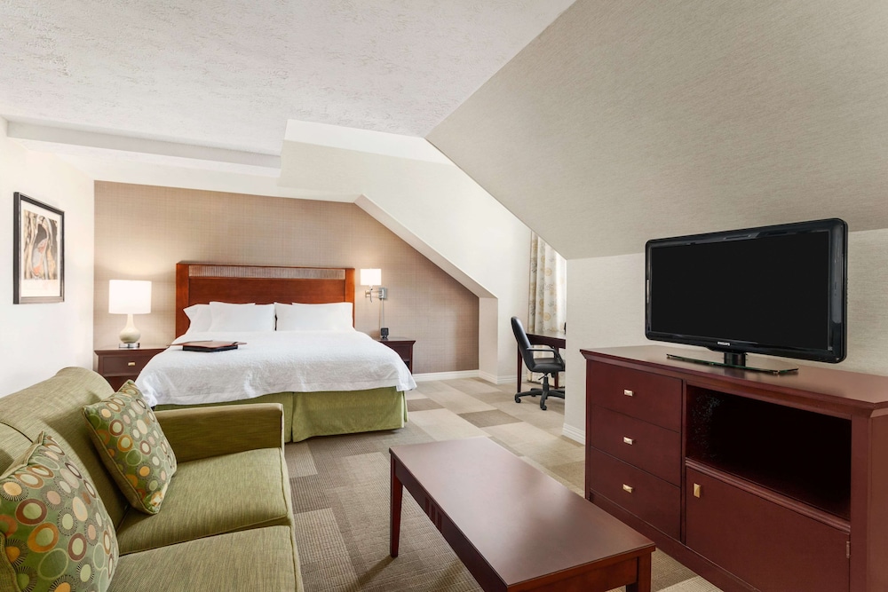 Hampton Inn Colchester - photo 22