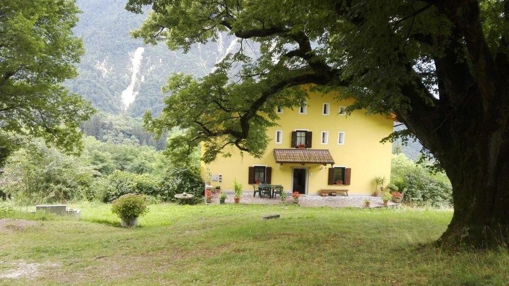 Maso Weiss - carbon neutral hotel in Bieno