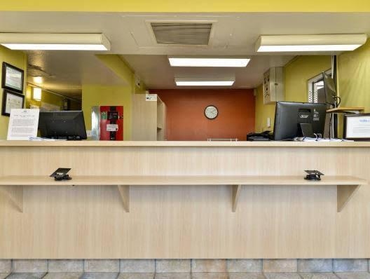 Americas Best Value Inn & Suites Blue Springs Kansas City - photo 4