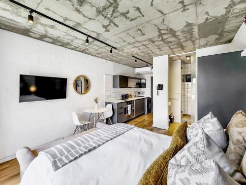 Luxury Studio Near Beach with AC and Patio