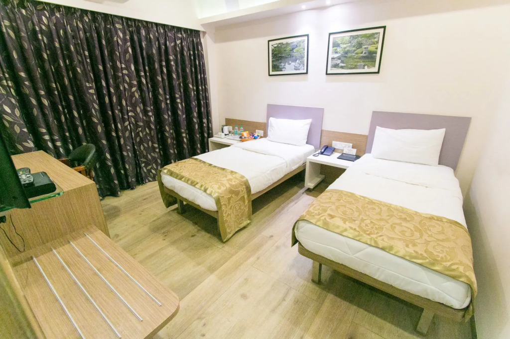 Seasons Hotel