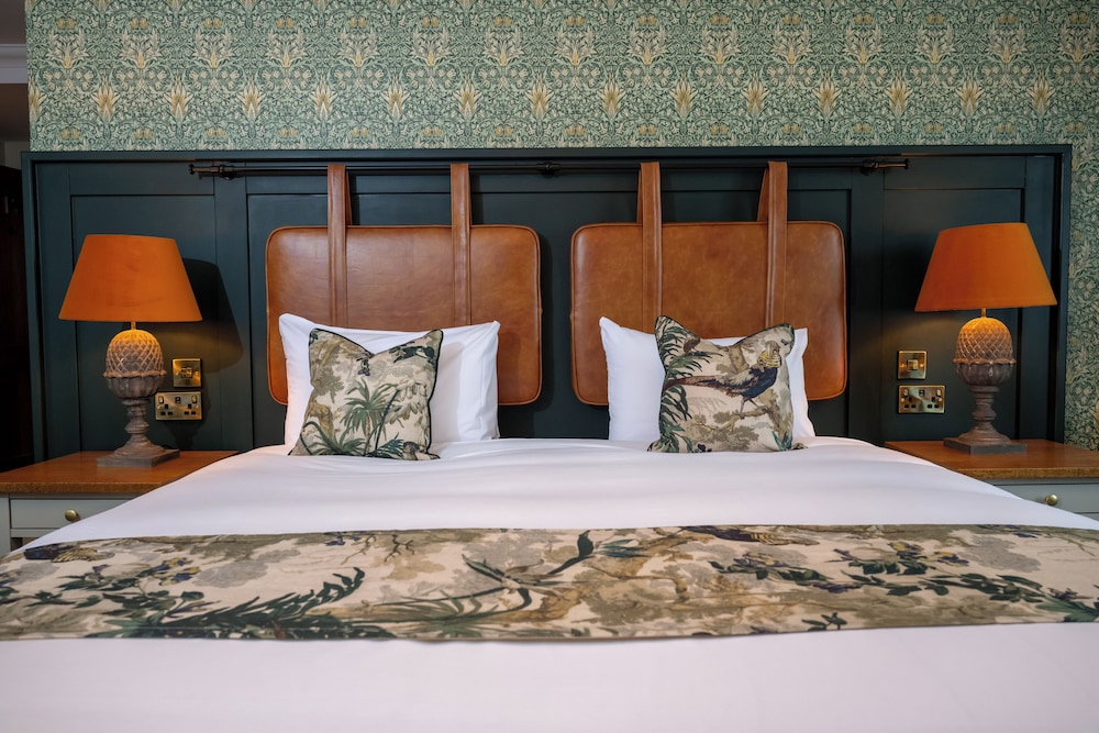 Wheatsheaf Hotel Virginia Water by Chef and Brewer Collection pet-friendly hotel Virginia Water