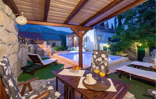 Gorgeous Home In Srinjine — 4-Star Luxury Hotel in Srinjine, Croatia