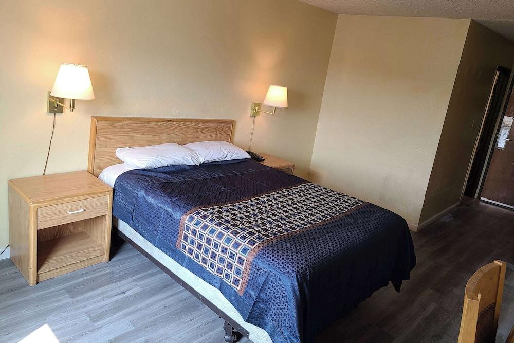 Travelodge by Wyndham Stockton - photo 3