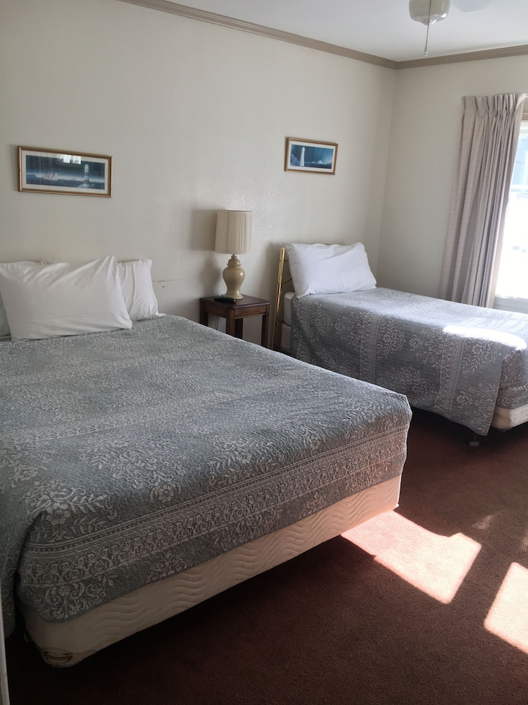 Florence Lighthouse Inn - photo 17