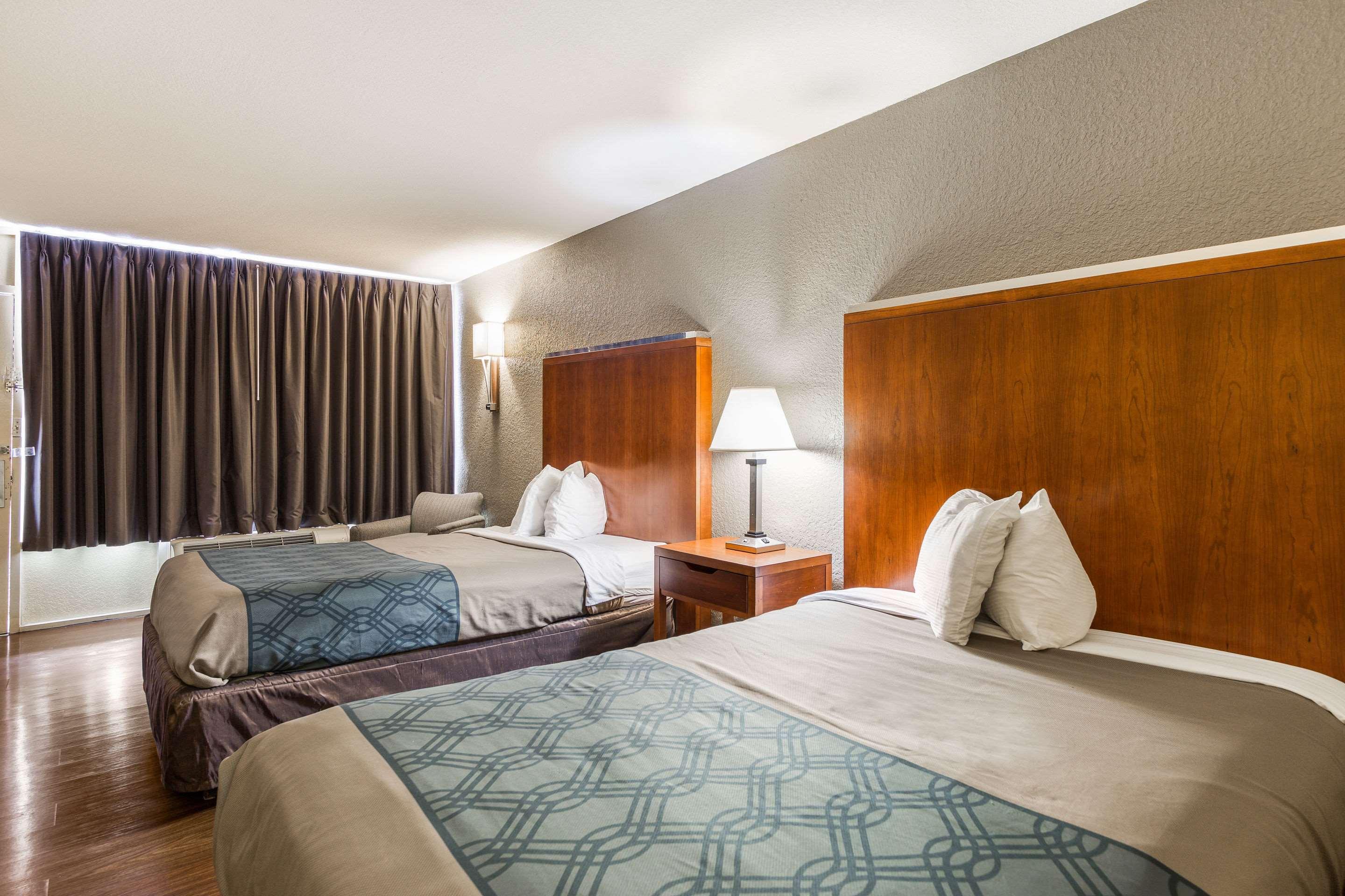 Econo Lodge Pigeon Forge TN - photo 44