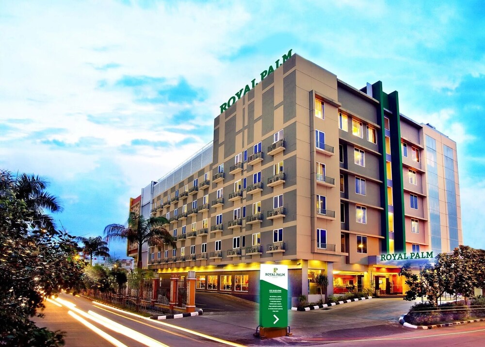 Royal Palm Hotel & Conference Center Cengkareng — 4-Star Luxury Hotel in Jakarta, Indonesia